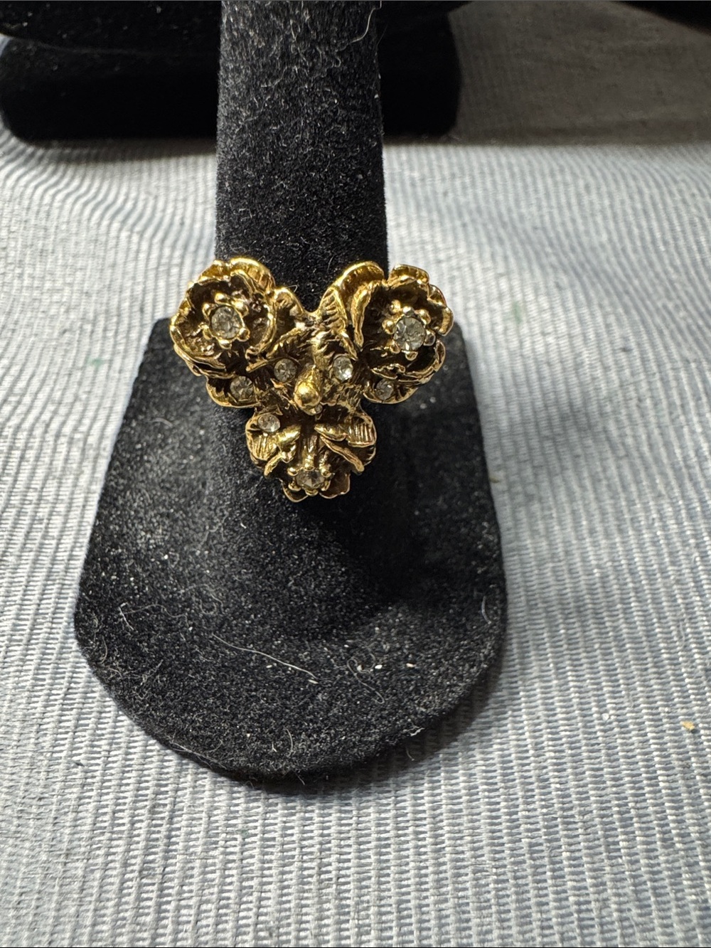 Vintage Gold-tone Floral Cluster Ring with Sparkling Accents